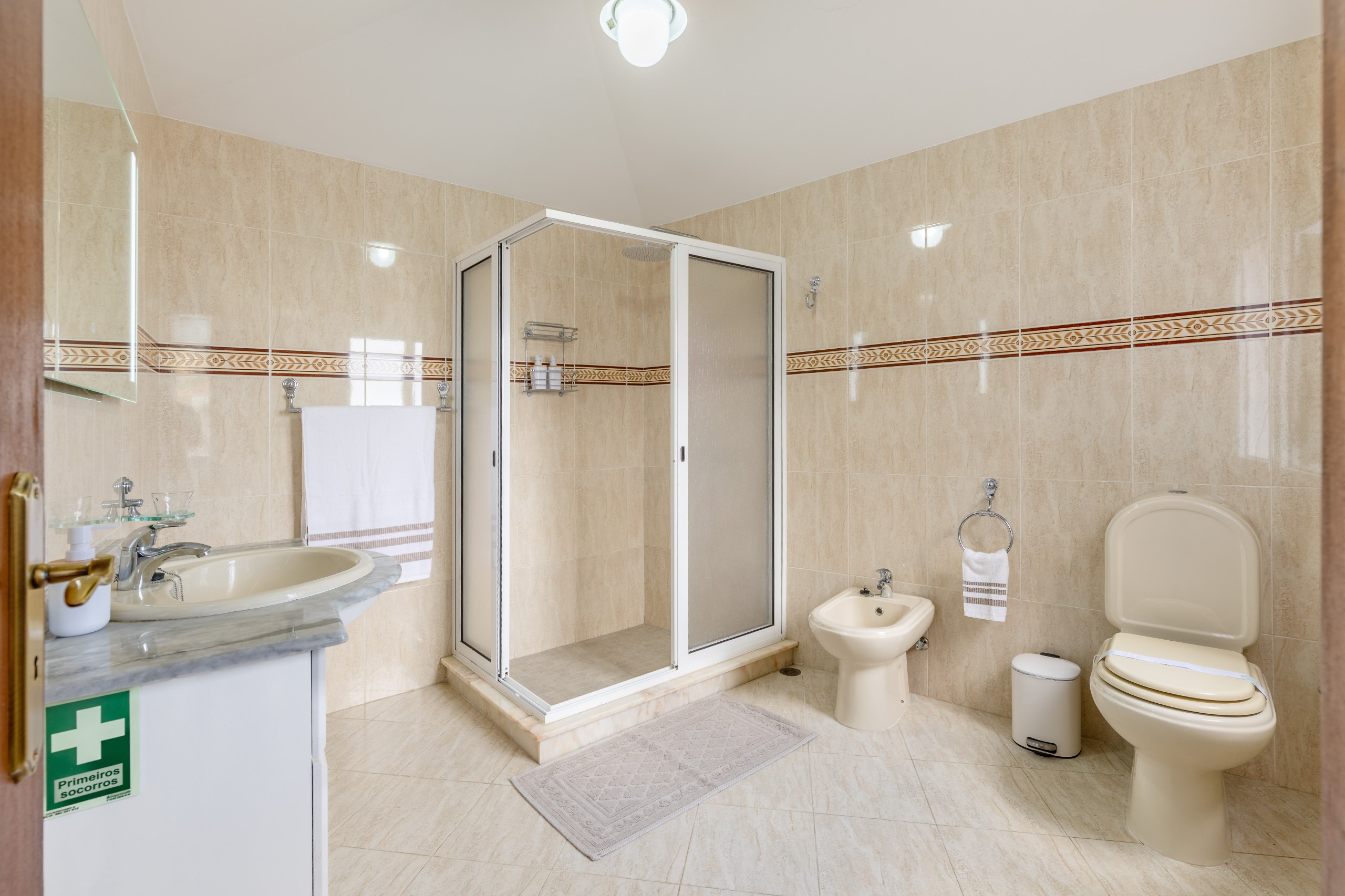 Bathroom with shower and washbasin